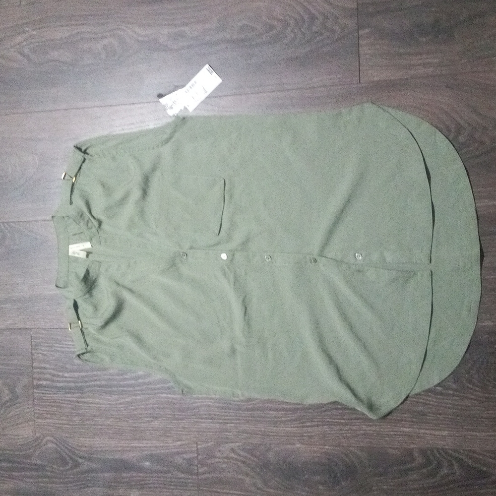 Light green sleeveless button down top